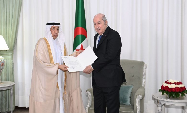 De Algerijnse krant Al-Khabar beschuldigt de ambassadeur van de VAE in Algerije van ernstige beschuldigingen