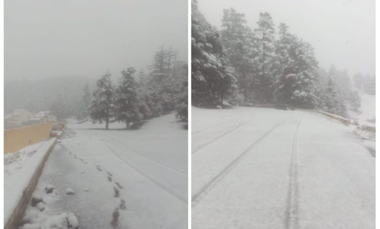 Ifrane.. Sneeuw bedekt de bergen en het Mishlifen-station