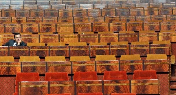 جدل تحت قبة البرلمان بسبب "الغياب" و مشادات واتهامات متبادلة