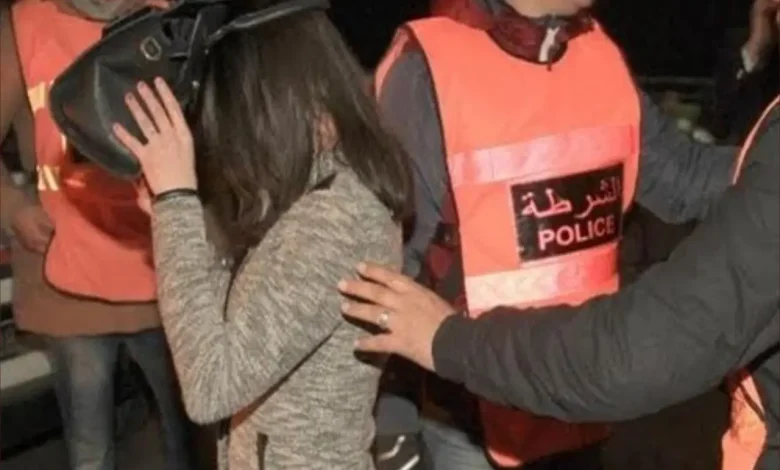 De arrestatie van een beroemde YouTuber op Mohamed V Airport vanwege de verkoop