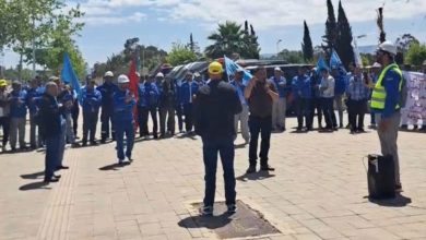De thermische stationwerkers in Jarrada protesteren en blijven degenereren