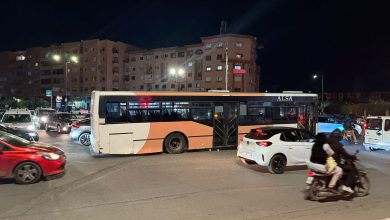 De vervallen "Alza" -bus veroorzaakt verkeer en verkeer naar Marrakech (foto's)