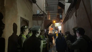 Dringend .. vind het lichaam van een jonge man die hangt met een touw in zijn huis in het district Al -Mallah in Marrakech