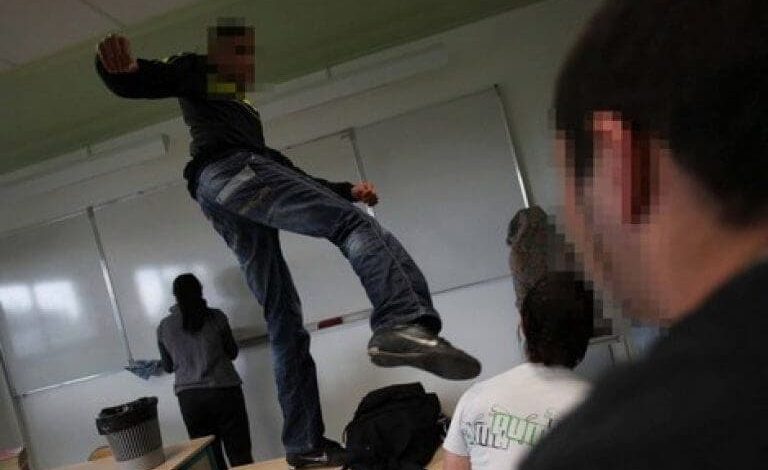 Fez .. Een afschuwelijke aanval op een leraar werpt een golf van ontevredenheid op en herleeft verzoeken om de bescherming van educatieve leidinggevenden te waarborgen