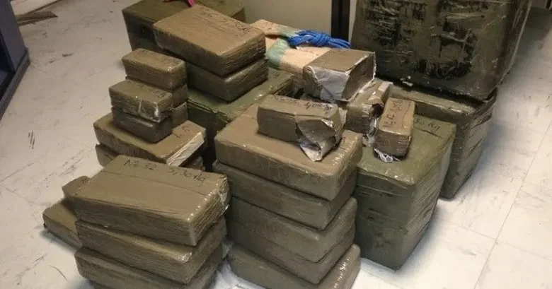 In een hinderlaag strak bij de kruising van Bani Ansar ... de smokkel van 130 kg hasj -hasj in de binnenkant van suikers dwarsbomen