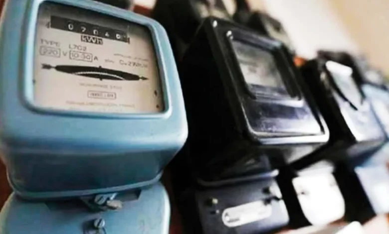 Nadat ze het nieuwe bedrijf hebben binnengegaan met stands ... Burns Burns klanten van elektriciteitsrekeningen