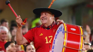 Spanje .. De dood van "Manolo" is de beroemdste fan van het Spaanse nationale team, "La Rokha"